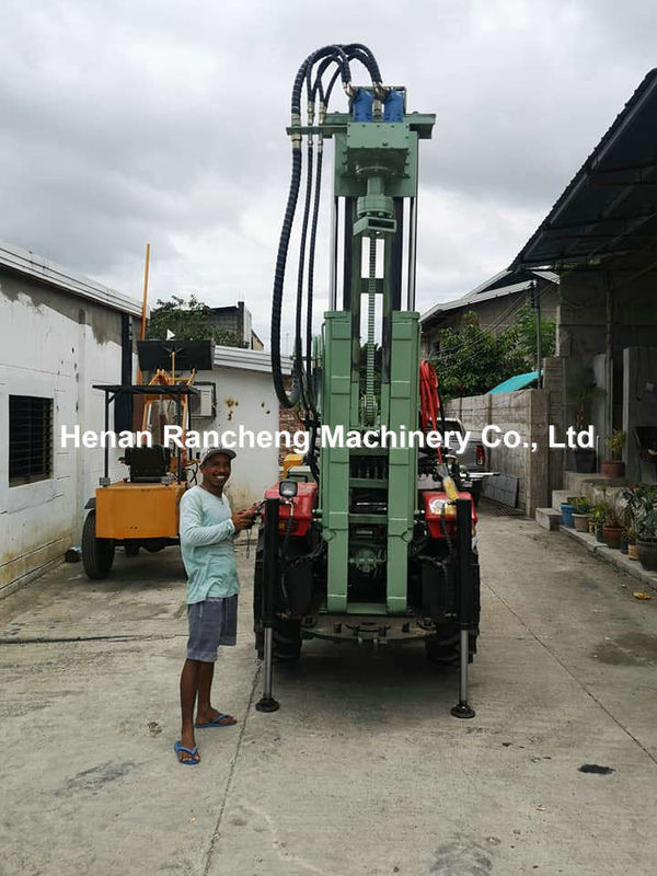 200m remorque hydraulique montée puits de forage d'eau rig avec prise de connexion rapide pour le banc à rouleaux