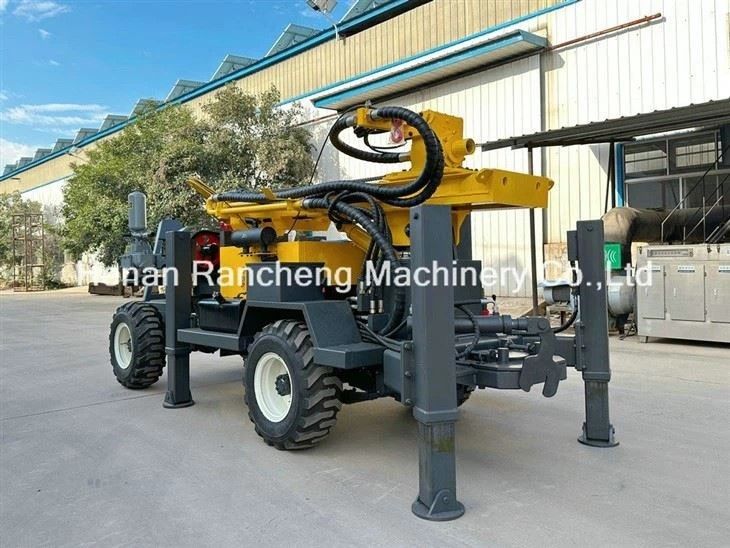 Forage de forage à quatre roues motrices Profondeur 220 m Avec moteur de 65 kW de haute puissance