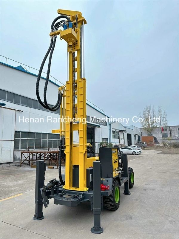 Machine de forage de forage à haute efficacité à quatre roues montée sur une remorque à forage à 220 m de profondeur Moteur puissant de 65 kW