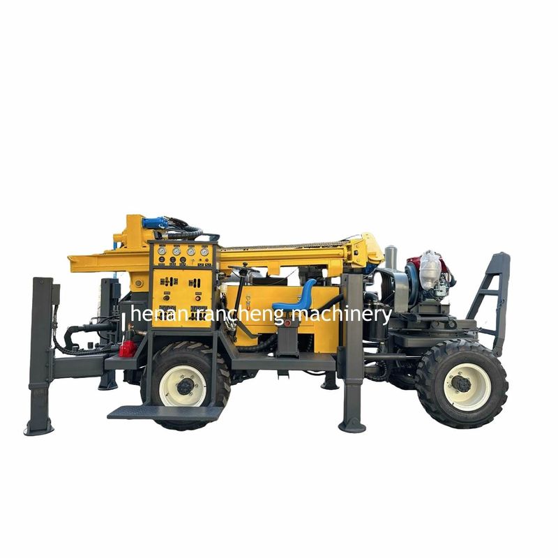 Machine de forage de forage à haute efficacité à quatre roues montée sur une remorque à forage à 220 m de profondeur Moteur puissant de 65 kW