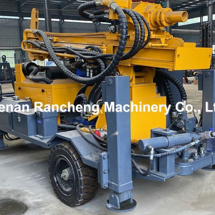 220m 65KW moteur Quanchai roue montée puits d'eau de forage rig avec 13T force de levage