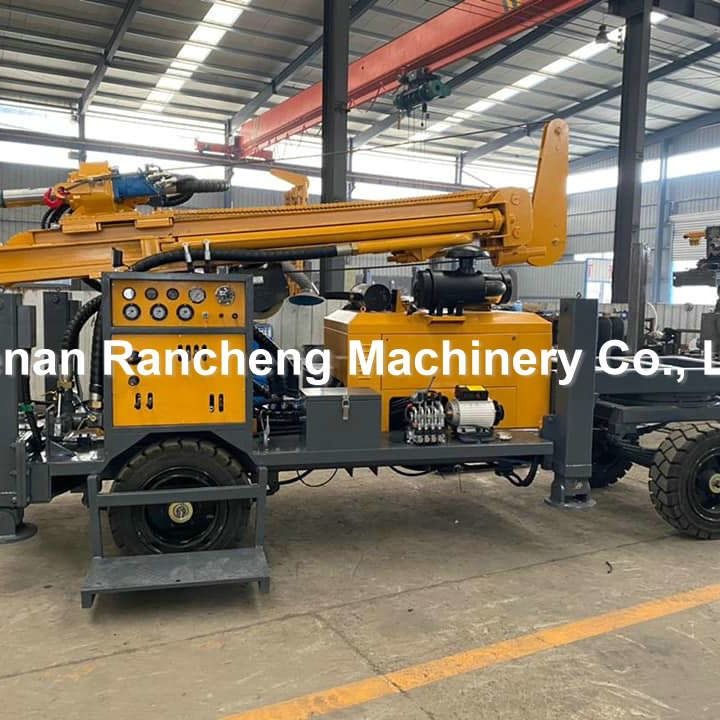 220m 65KW moteur Quanchai roue montée puits d'eau de forage rig avec 13T force de levage