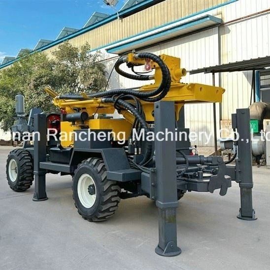 Forage de puits d'eau de 220 m avec moteur Quanchai de 65 kW et force de levage de 13 T