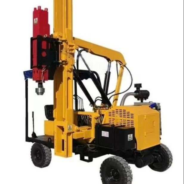Un pilote solaire avec un moteur de 39 kW pour une profondeur de 170 cm et un poids de 2,8 tonnes
