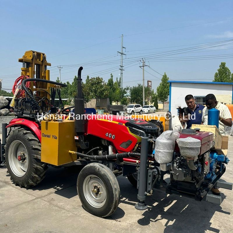 Machine de forage montée sur tracteur capable de forer à 200 m de profondeur