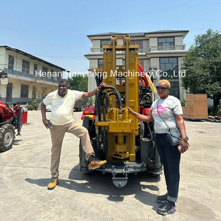 Machine de forage montée sur tracteur capable de forer à 200 m de profondeur