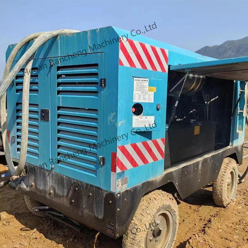 Remorque à quatre roues Type LGCY17-18-18/15TK Compresseur d'air Pression de service 18 bars Moteur Cummins 210 CV Pour forage 150-200m