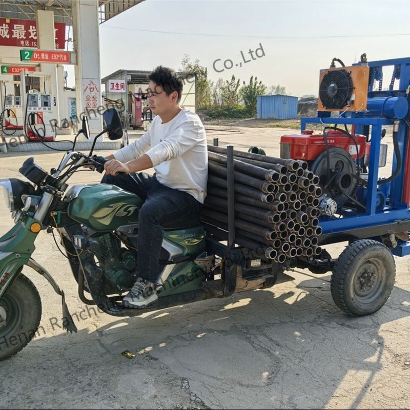 Petite plateforme hydraulique portable à trois roues pour le forage de puits d'eau pour un forage efficace de puits