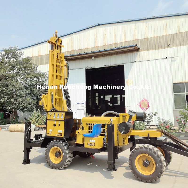 Type de remorque, foreuse de puits d'eau, profondeur de forage de 200 m, facile à utiliser, pompe à boue et compresseur d'air
