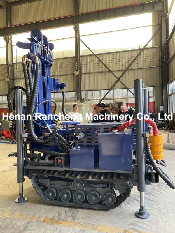 Machine de forage de puits d'eau à 180 m de profondeur 77,3 kW Moteur Crawler Rig de forage de puits d'eau