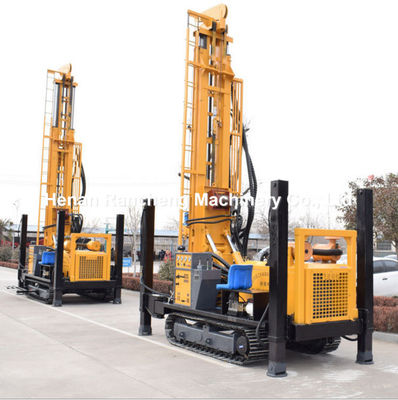 Machine hydraulique de forage de puits d'eau 680m montée sur un gratte-ciel avec moteur Cummins de 154 kW