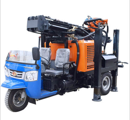 Machine de forage de forage à 200 m de profondeur 65 kW Machine de forage à eau à tricycle montée