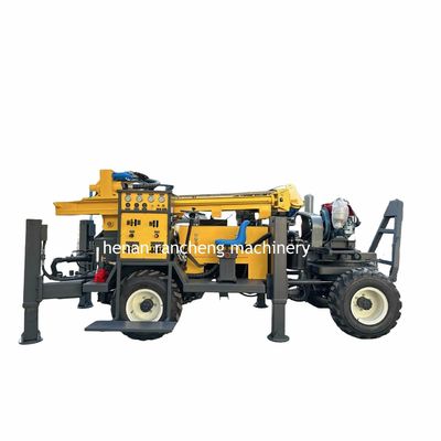 Machine de forage de forage à haute efficacité à quatre roues montée sur une remorque à forage à 220 m de profondeur Moteur puissant de 65 kW