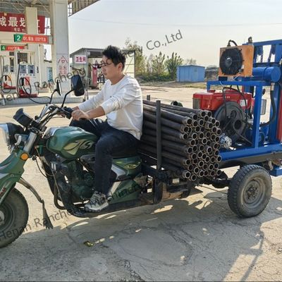 Petite plateforme hydraulique portable à trois roues pour le forage de puits d'eau pour un forage efficace de puits